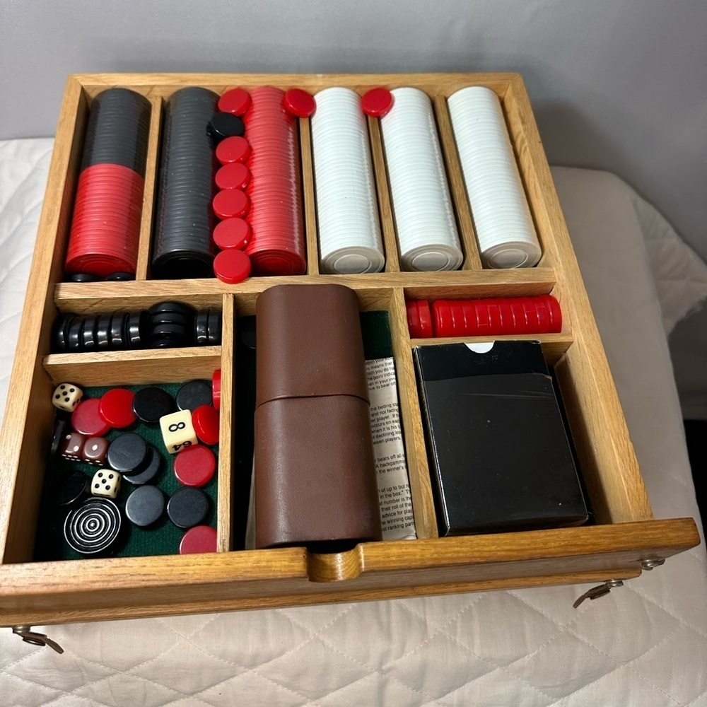 Vintage Marlboro Collector Wooden Backgammon Checkers Cards Poker Chips Wooden - Picture 12 of 15